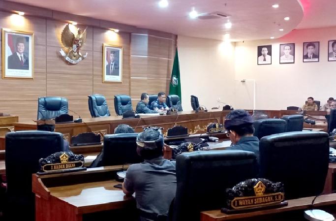 Sengketa Bendesa Adat Selat, Warga Desak DPRD Bangli Intervensi