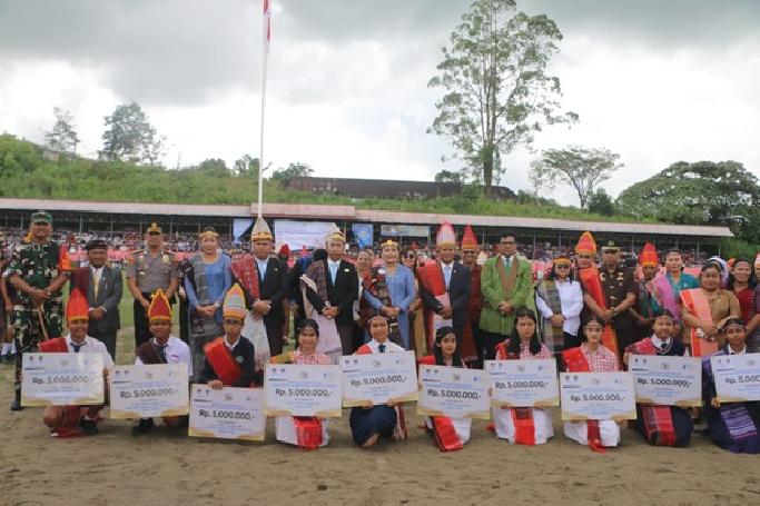 Hardiknas di Siborongborong: Bupati Taput Tekankan Pendidikan Karakter di Era AI
