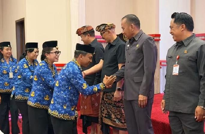 Bupati Bangli Lantik Pejabat Tinggi Pratama dan 11 Pejabat Fungsional