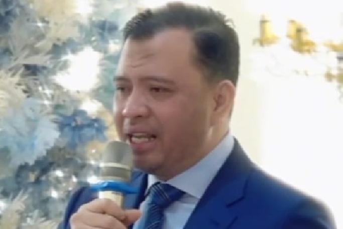 Mantan Murid Beri Hadiah Umroh Gratis Gurunya dari SD, SMP hingga SMA