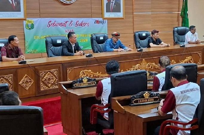 Ketua DPRD Bangli Dorong PBSI Cetak Atlet Nasional, Pengurus Baru Diminta Gerak Cepat