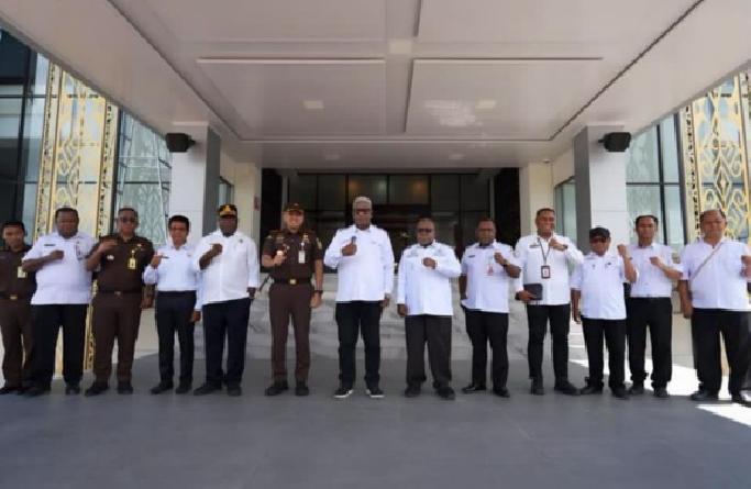 Kejari Mimika Terima Hibah Pemkab untuk Perkuat Pelayanan Hukum