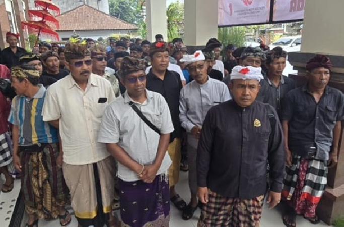 Sidang Kelima Kasus Penghinaan Desa Adat Tegalalang Digelar di PN Bangli, Warga Minta Hakim Beri Efek Jera