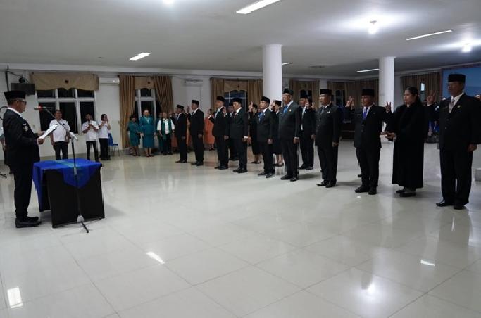 Segarkan Birokrasi, Bupati Taput Lantik Pejabat Eselon II, Targetkan Program Konkret Sepekan