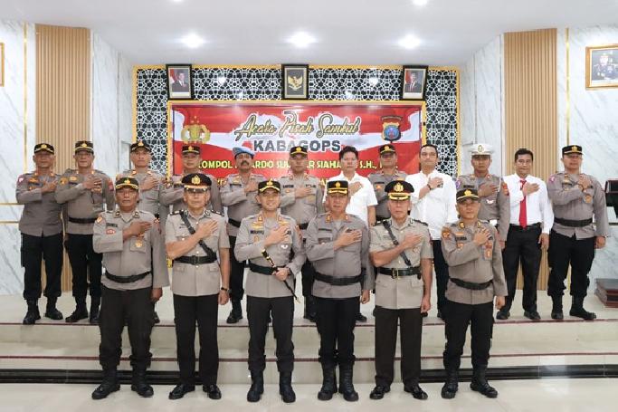 Kapolres Tapteng Pimpin Upacara Sertijab Kabag Ops