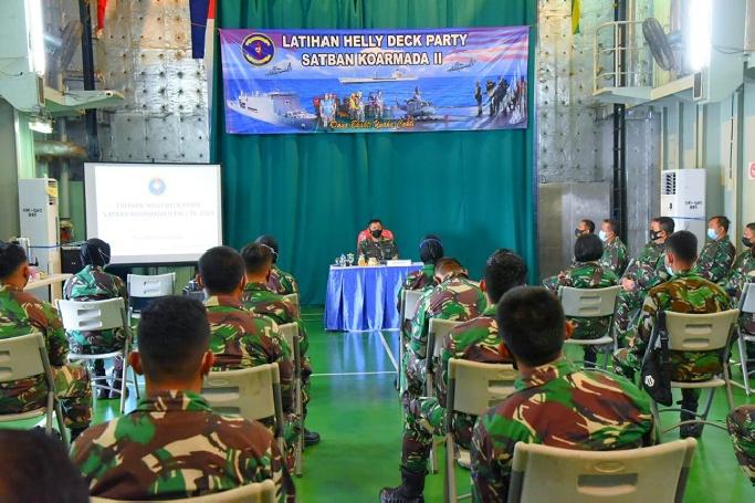Dan Satban Koarmada II “Briefing Awal” Latihan Helly Deck Party