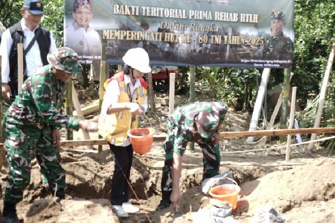 Danrem 163/Wira Satya Resmikan Program Bedah Rumah di Bangli