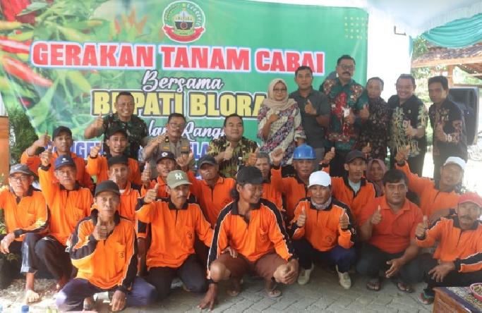 Bupati Blora Pimpin Gerakan Tanam Cabai untuk Kendalikan Inflasi
