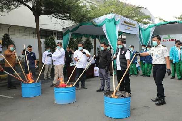 Kejari Kota Bekasi Musnahkan Barang Bukti dari 97 Perkara, 77.735 Butir Obat Terlarang Ikut Dimusnahkan