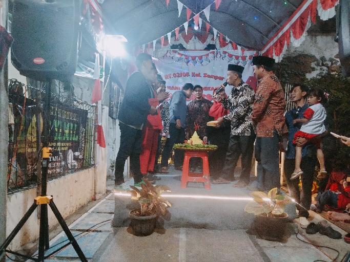 Suara Tabuhan Gendang Marawis Ibu-ibu Tipar Selatan Warnai Malam Puncak Hari Kemerdekaan 2025