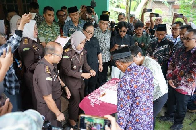 Perjuangan Panjang, Sertipikat Tanah Mbah Tupon Akhirnya Kembali