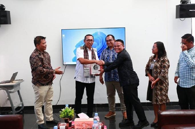 Bupati Taput Silaturahmi ke Asrama Yasop Balige