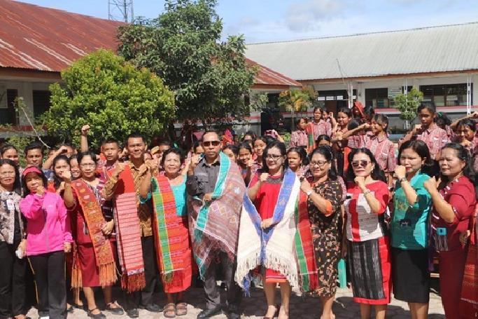 Bupati Taput dan Ketua PN Tarutung Kunjungi Almamater, Beri Inspirasi di SMPN 1 Sipoholon