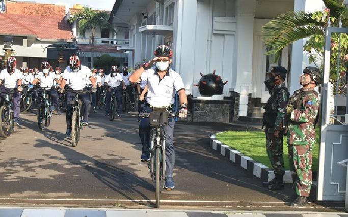 Pangkoarmada II Gowes Dan Latihan Menembak Bersama