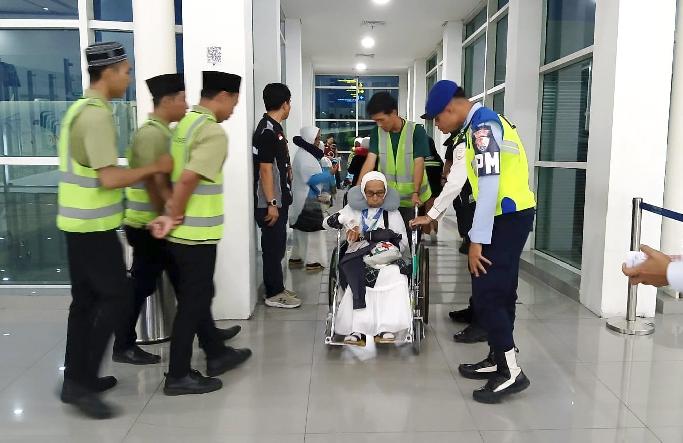 Lanud Sjamsudin Noor Hadir di Tengah Jamaah, Mengawal Keberangkatan Haji dengan Sepenuh Hati