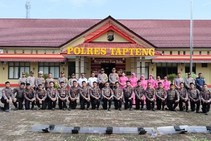 Kapolres Tapteng Pimpin Upacara Tradisi Penyambutan Bintara Remaja