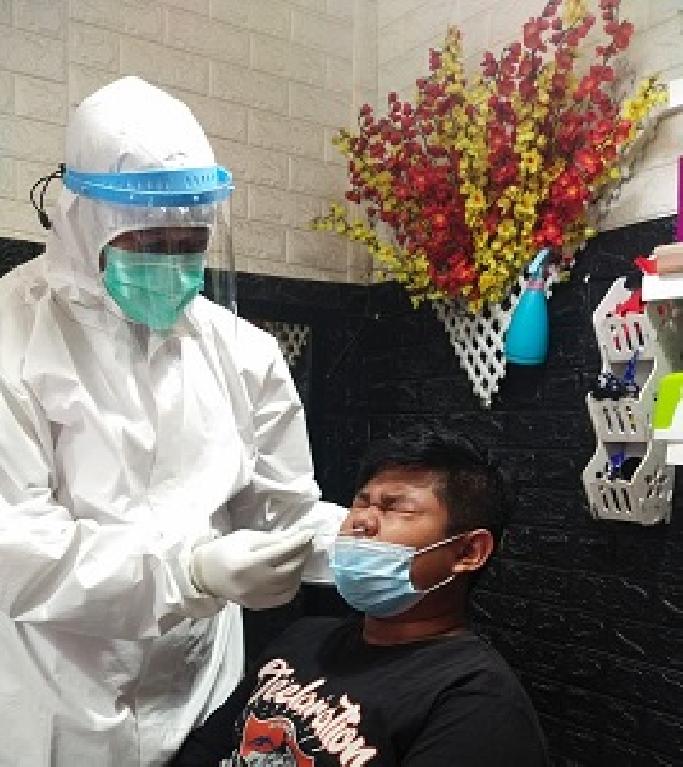 Tiga Pilar Tanjung Duren Jemput Bola Swab Warganya Usai Mudik Lebaran