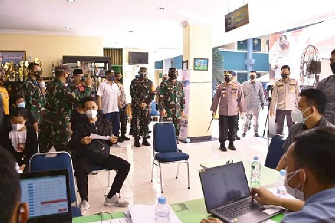 Panglima TNI Tnjau Vaksinasi Di Jabodetabek
