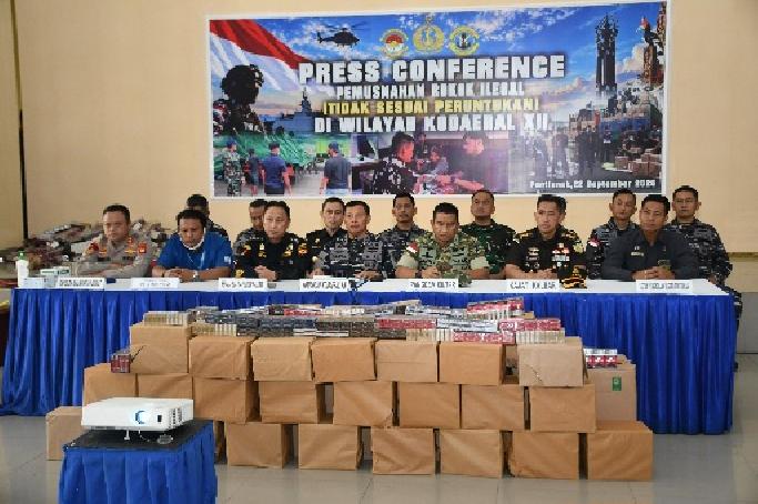 Kodaeral XII Ungkap Penyelundupan Rokok Ilegal, Pupuk Bersubsidi dan Miras Moke di Kalbar