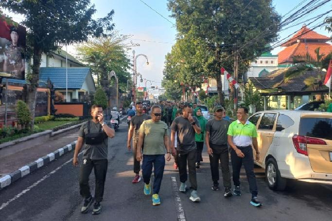 Kodim 1616/Gianyar Gelar Jalan Sehat Semarakkan HUT TNI ke-80