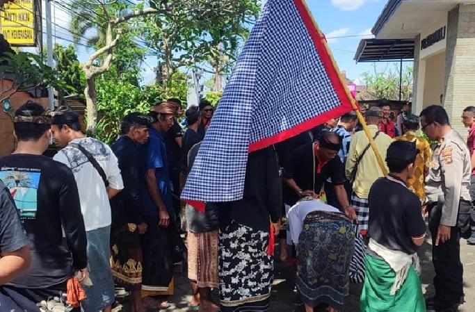 Warga Tegalalang Temui Kapolsek Bangli, Minta Klarifikasi Terkait Laporan Dugaan Pencemaran Nama Baik
