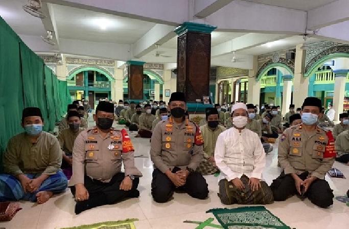 Kapolres Metro Jakbar Kunjungi Tokoh Agama