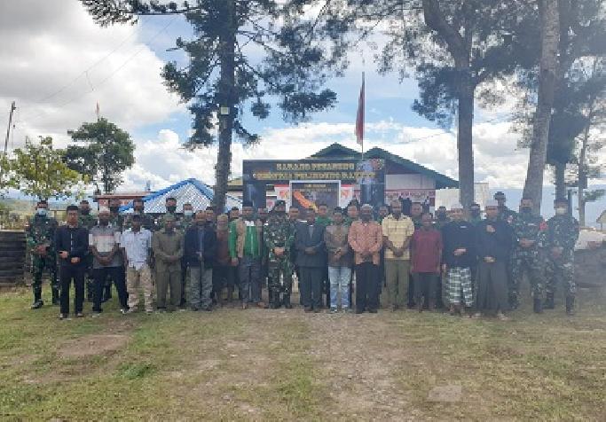 Satgas Pamrahwan Yonif RK 751/VJS Bersama Masyarakat Rayakan Hari Jadi Batalyon