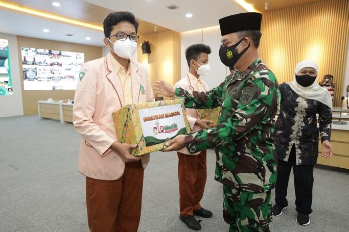 Pangkoarmada II Hadiri Pencanangan Gerakan Santri Bermasker