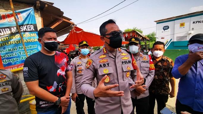 Polres Metro Jakbar Keliling Vaksinasi Warga Slum Area