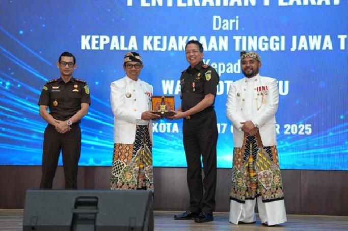 Kejari Batu Selamatkan Aset Negara Rp522 Miliar, Kajati Jatim Hadiri Penyerahan Dokumen PSU ke Pemkot Batu