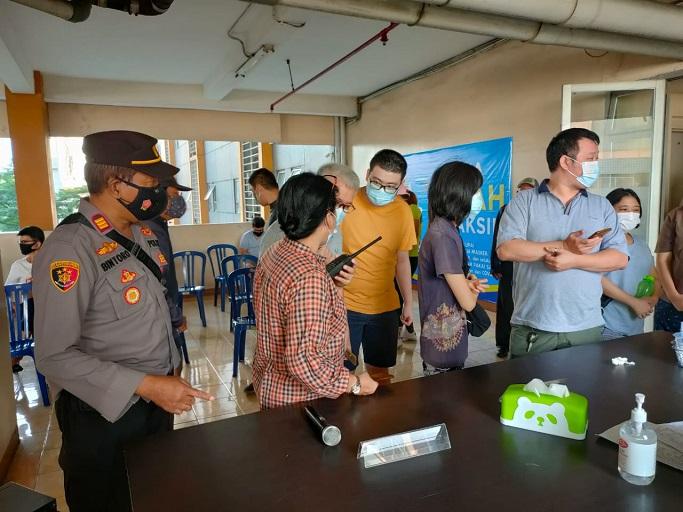 Kapolsek Tanjung Duren Pantau Vaksinasi Di Apartemen Menara Latumenten