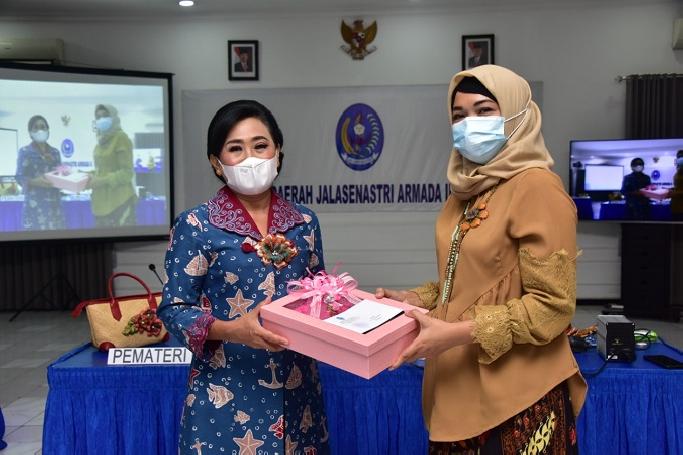 Ketua Daerah Jalasenastri Armada II Beserta Pengurus Pelatihan Sospeso