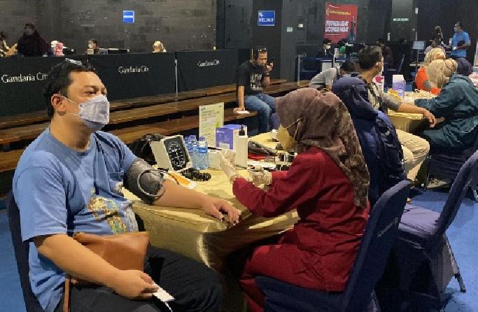 Akhir Pekan Sentra Vaksinasi Serentak Mal Ramai Dikunjungi Warga