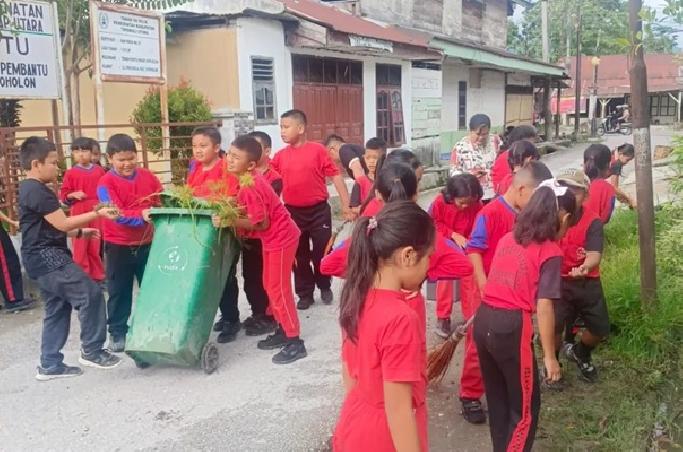 Pemkab Taput Gelar Gotong Royong Serentak di Lima Kecamatan
