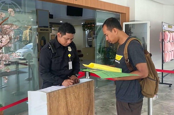 Di Tengah Kesibukan, Warga Manfaatkan PELATARAN untuk Urusan Pertanahan Akhir Pekan