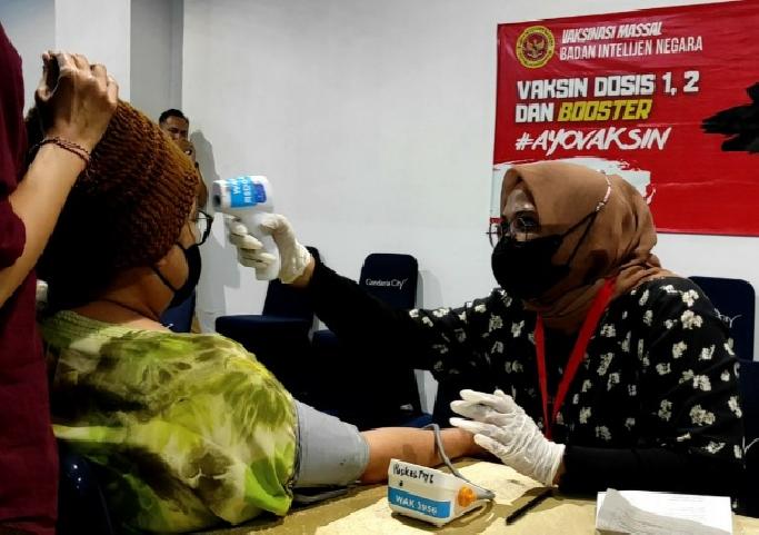 Hari ke-12: Manfaatkan Libur Weekend, Warga Kunjungi Gerai Vaksinasi Serentak