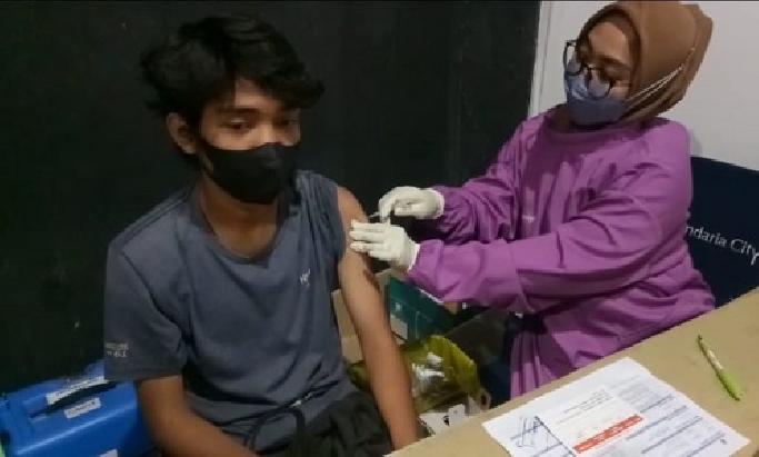 Jelang Akhir Pekan, Sentra Vaksinasi Serentak Mal Gancit Ramai Pengunjung