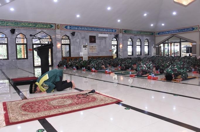 Mabes TNI Selenggarakan Ceramah Rohani Kepada Prajurit dan PNS