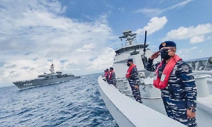 KRI GNR-332 Laksanakan Passex Dengan Kapal Perang Jepang  