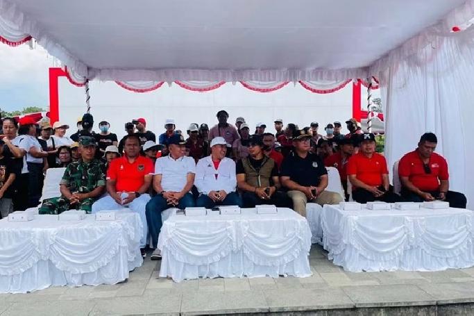 Wakil Ketua DPRD Bangli Dampingi Bupati Lepas 35 Regu Lomba Gerak Jalan Tingkat SD