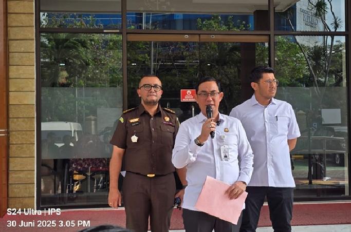Enam Tersangka Dugaan Suap Vonis Lepas Majelis Hakim Dilimpahkan