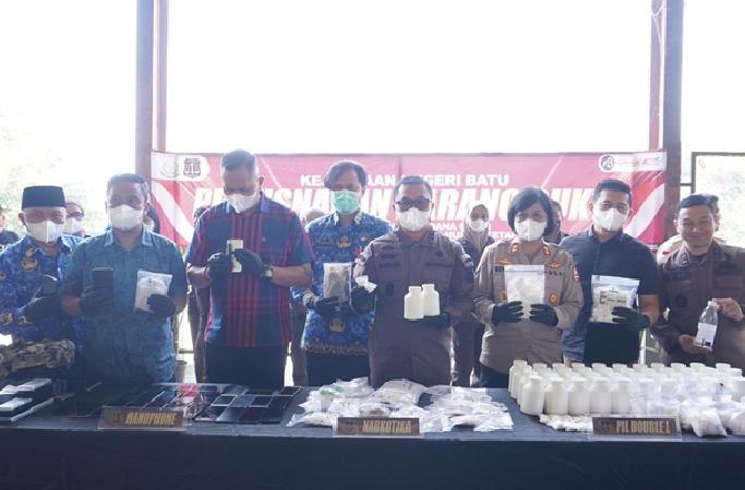 Kejari Batu Musnahkan Barang Bukti 65 Perkara Inkracth