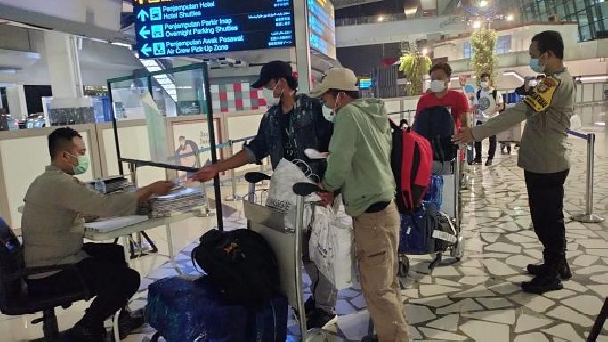 Polisi Monitoring Kedatangan WNA, WNI dan PMI dari Luar Negeri