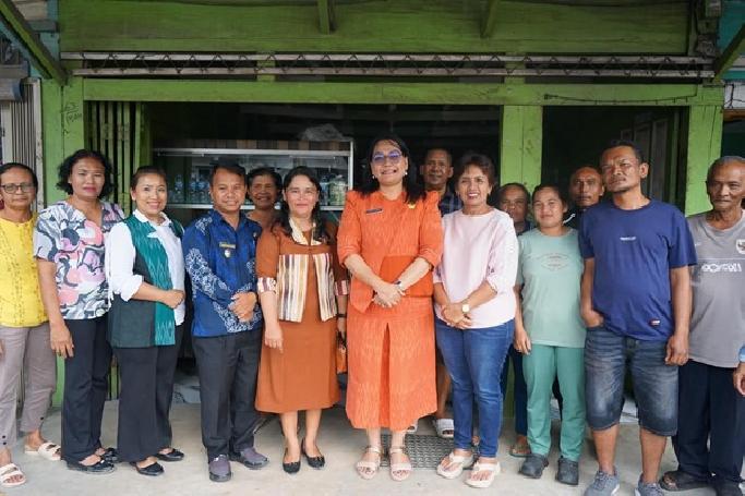 Ketua Dekranasda Taput Kunjungi Sipahutar, Ini Pesannya