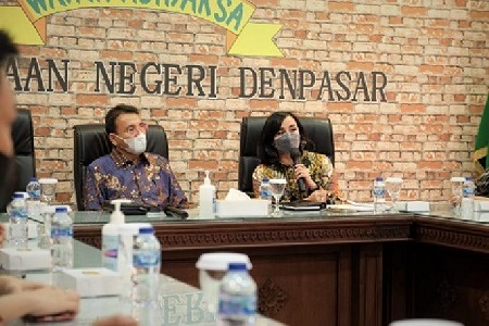 Kejari Denpasar Terima Kunjungan Komisi Kejaksaan