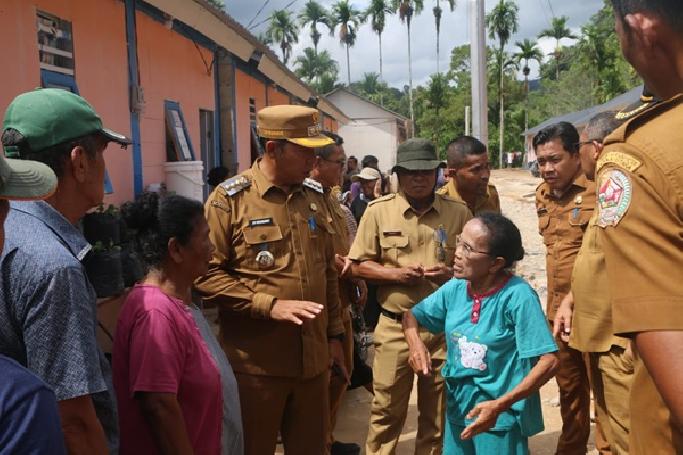 Bupati JTP Hutabarat Tinjau Huntap dan Huntara di Adian Koting