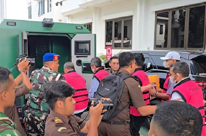 Enam Tersangka Dugaan Suap Vonis Lepas Majelis Hakim Dilimpahkan