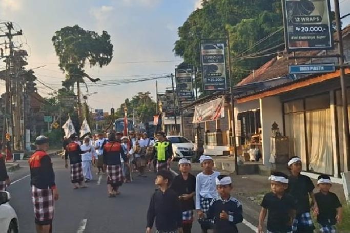 Pujawali di Merajan Suci Kedhatuan Agung Alang Sanja Berlangsung Khidmat, Ratusan Umat Ikuti Prosesi Melasti
