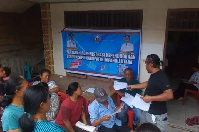 Jebol Disdukcapil Taput Layani Ratusan Warga Desa Parsaoran Janji Angkola