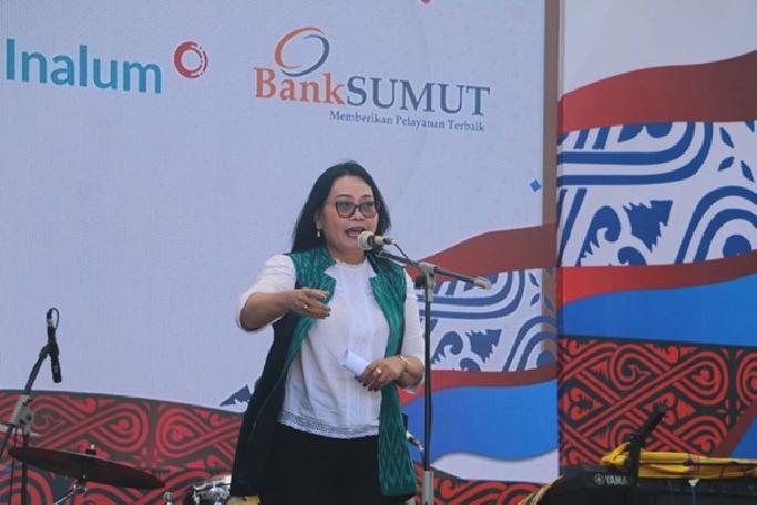 Semarak HUT ke-80 Taput, Bupati dan Ketua Dekranasda Buka Festival Kuliner